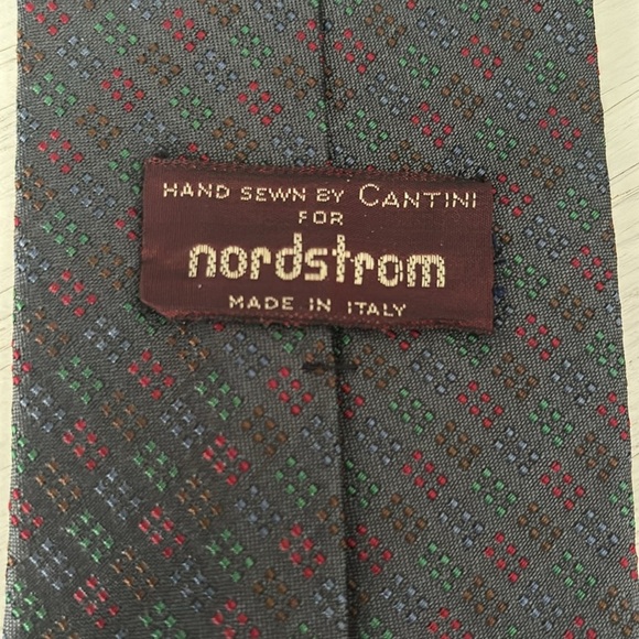 Nordstrom, Hand Sewn, 100% Silk Vintage Tie. Made in Italy. - Picture 4 of 6